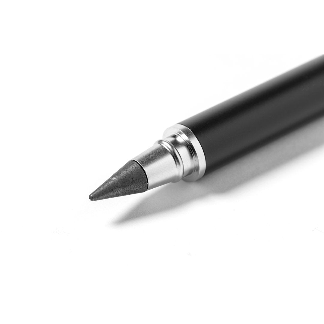Eternal Twin Pro – Kugelschreiber & Ewiger Bleistift 2-in-1 Schreibset auf einem Schreibtisch.