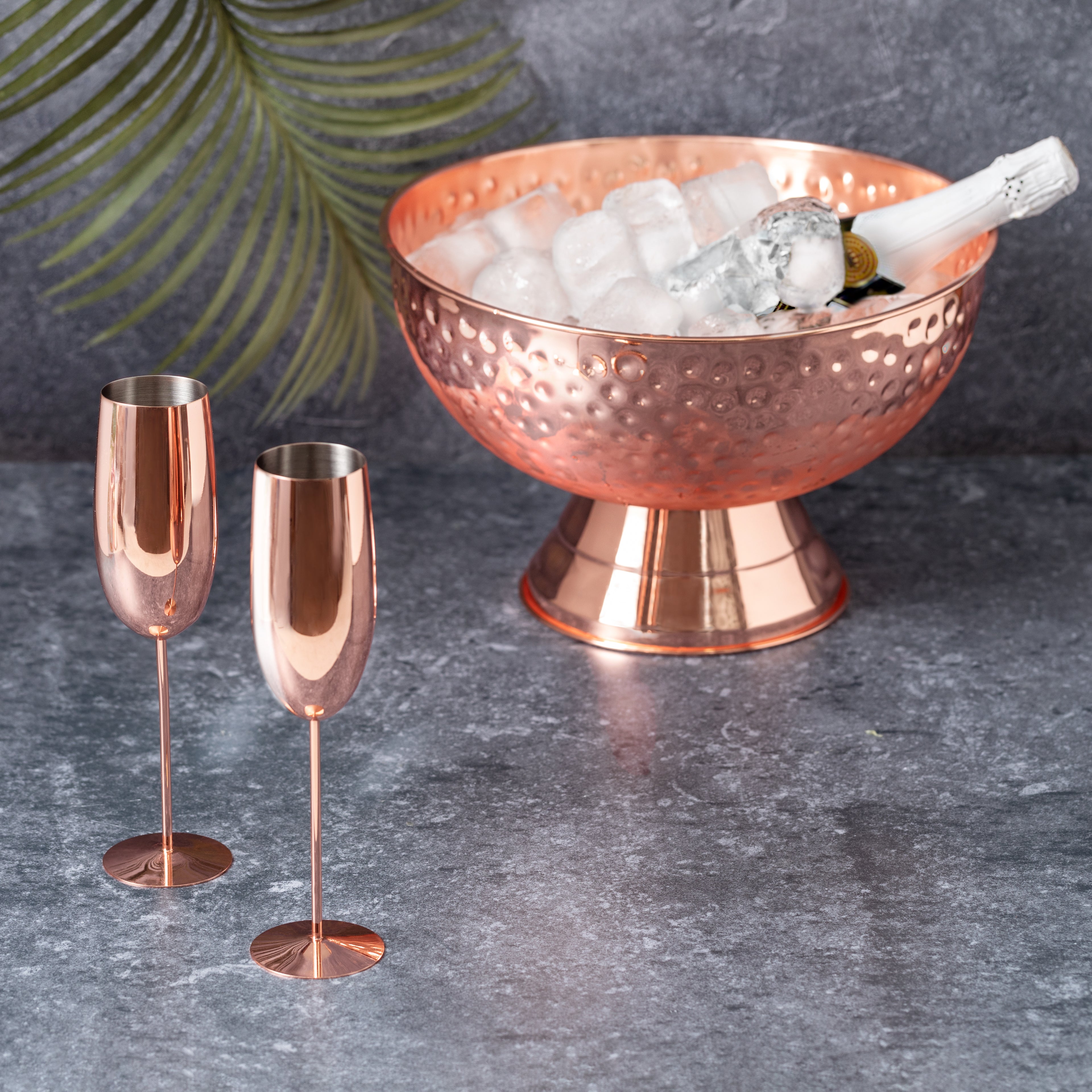 Elegant Champagne Cooler mit verzinkter Kupferbeschichtung und 8,5 l Fassungsvermögen.