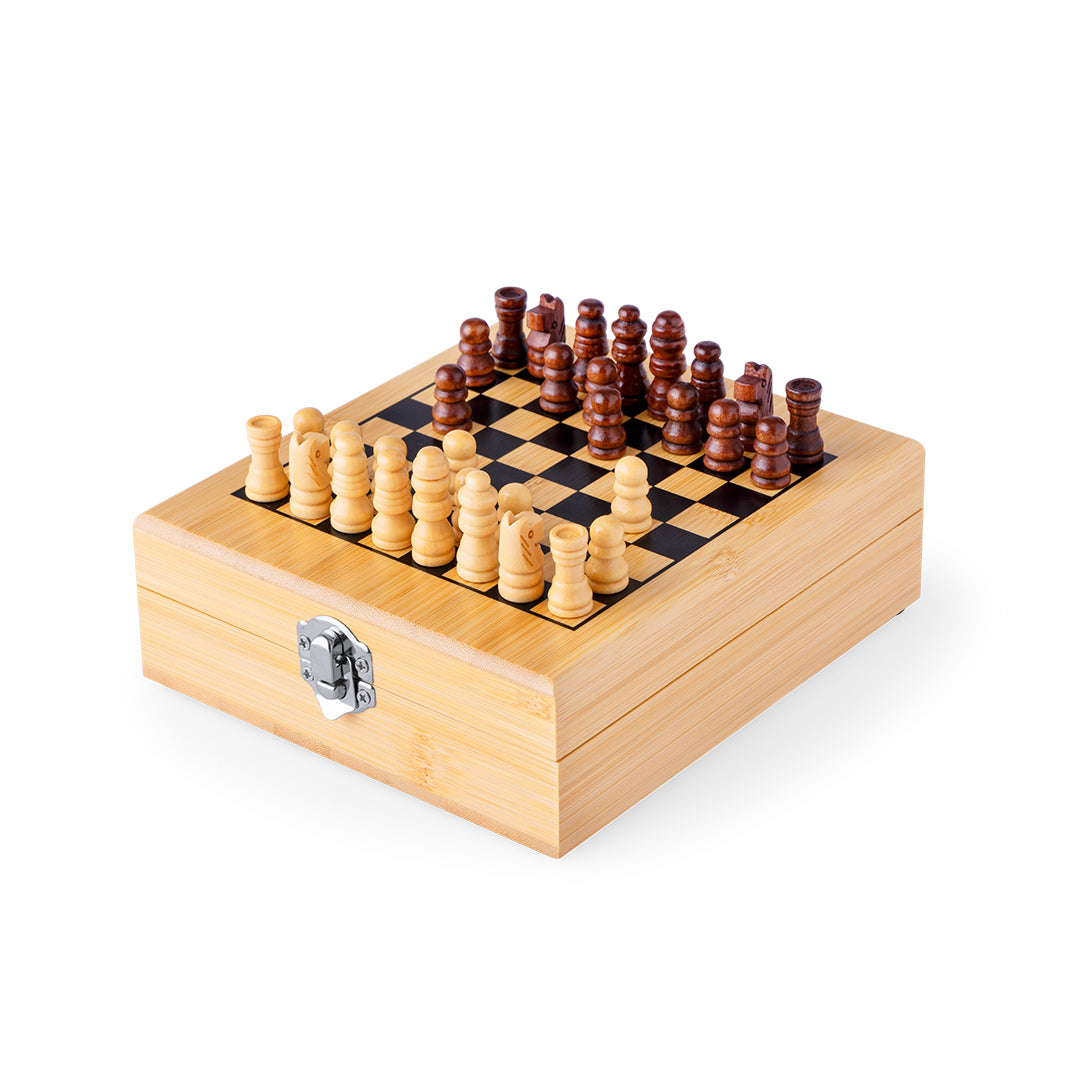 Einzigartiges Bamboo Chess Sommelier Set mit Schachspiel und Wein-Accessoires aus Bambus und Edelstahl.