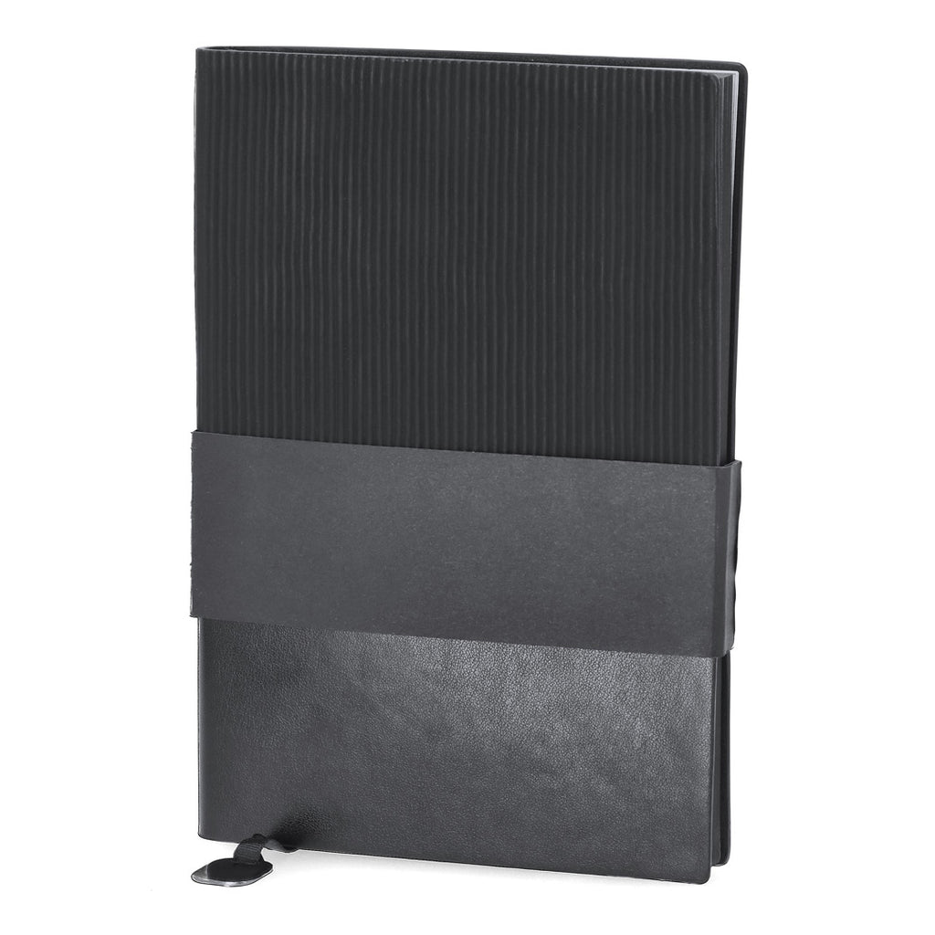 Elegant Black Premium Set mit Thermobecher, Notizbuch und Rollerpen in mattschwarzer Box.