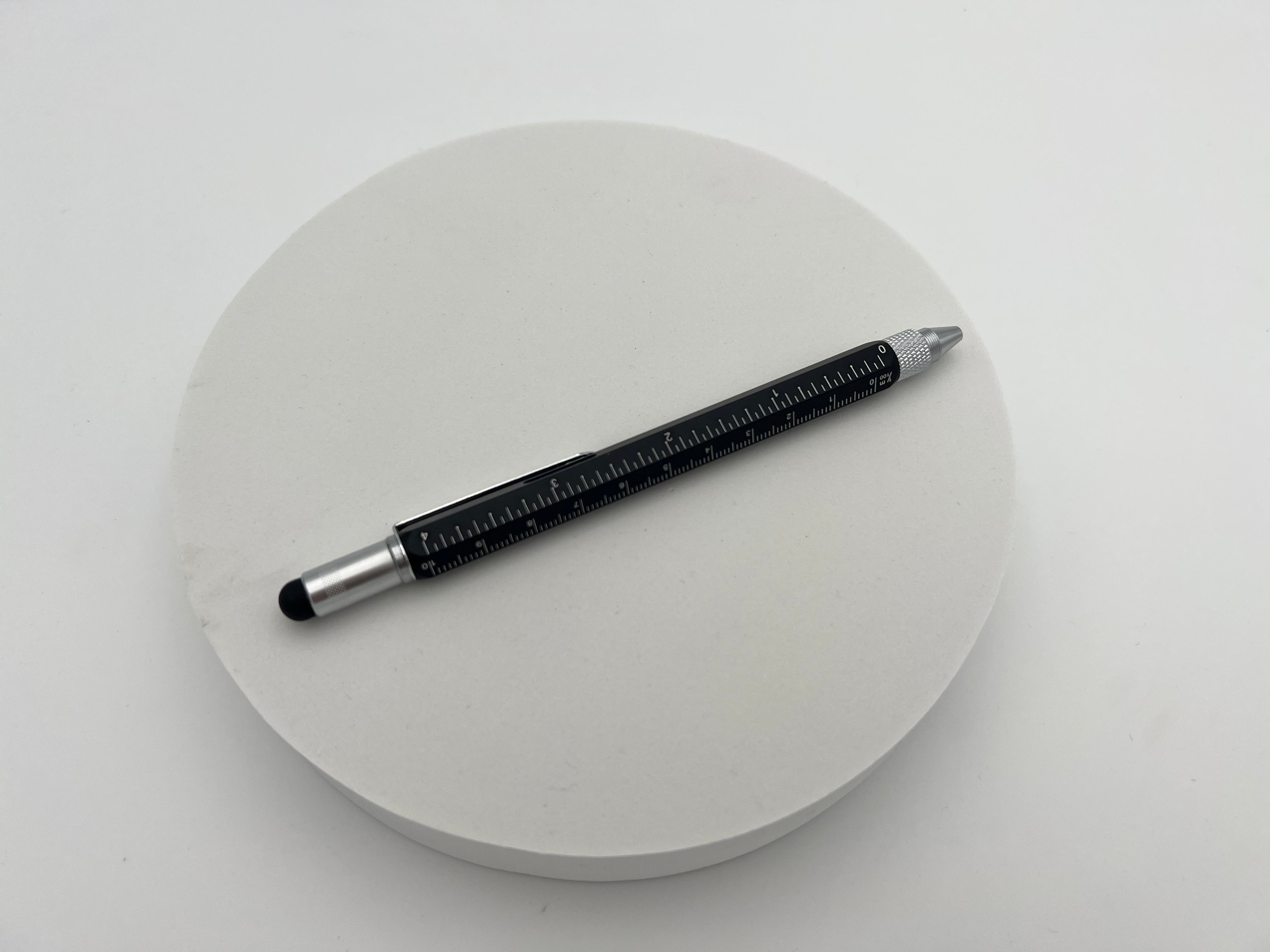 Multifunktions-Kugelschreiber Ingenious mit Lineal, Touchscreen-Stift und Schraubendreher, ideal für vielseitige Anwendungen.