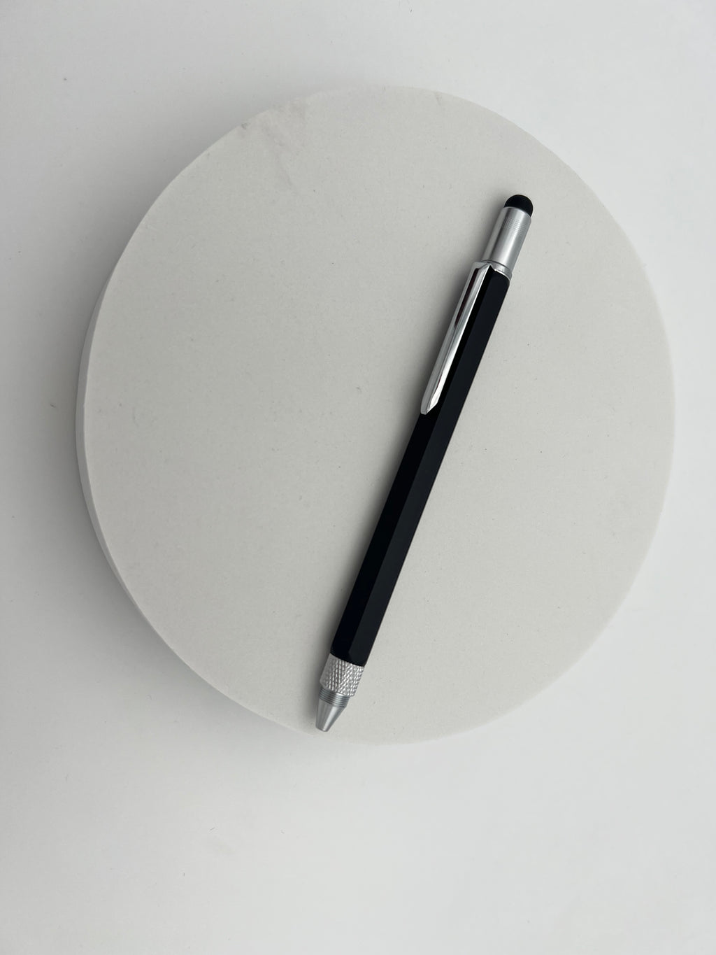 Multifunktions-Kugelschreiber Ingenious mit Lineal, Touchscreen-Stift und Schraubendreher, ideal für vielseitige Anwendungen.