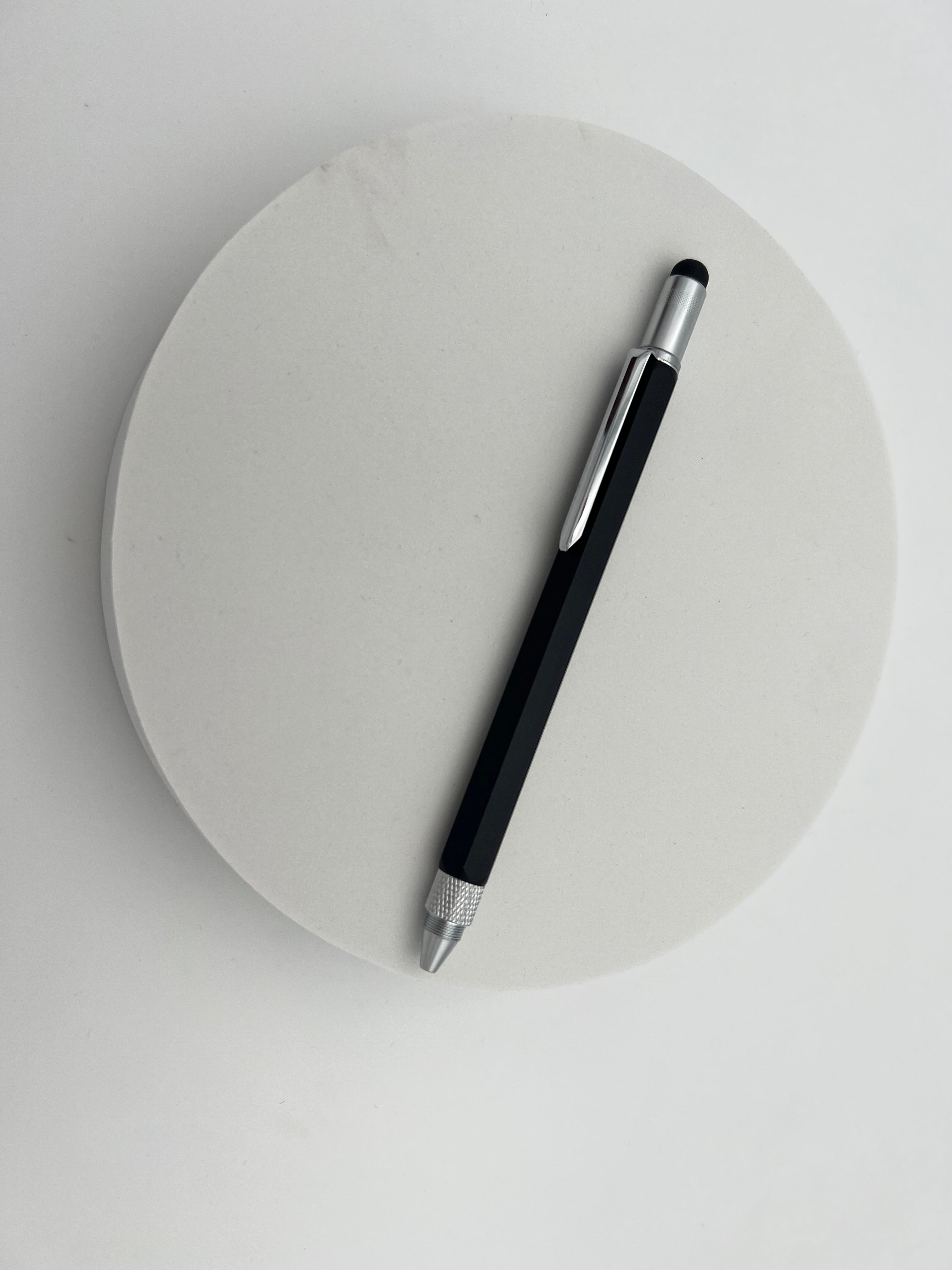 Multifunktions-Kugelschreiber Ingenious mit Lineal, Touchscreen-Stift und Schraubendreher, ideal für vielseitige Anwendungen.